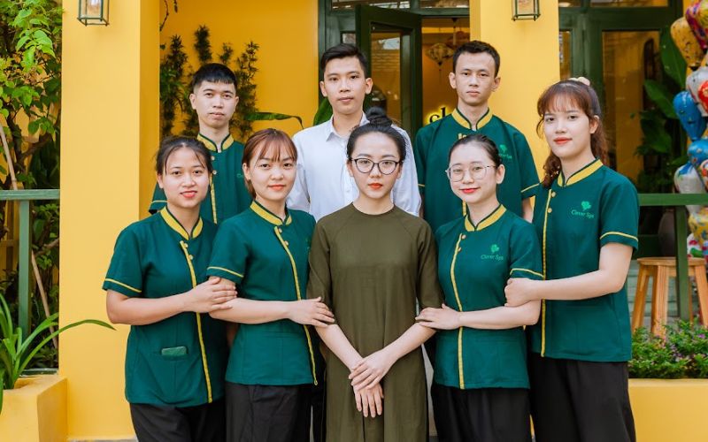 Đắm chìm trong cảm giác phục hồi tinh thần với massage đá nóng tại Clover Spa