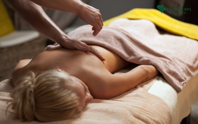 Khám phá sự nhẹ nhàng và thư giãn với Massage Thuỵ Điển tại Clover Spa