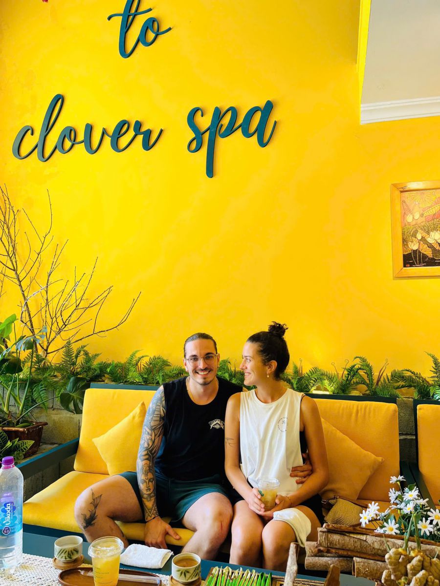 massage bầu tại clover spa
