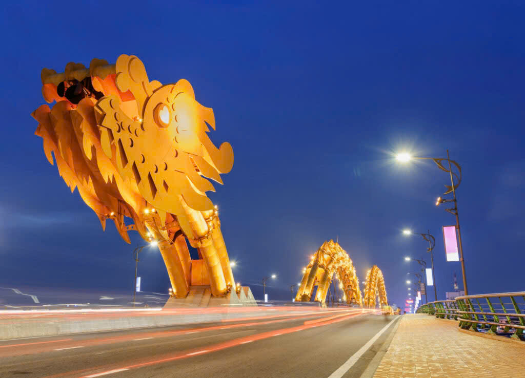 Cầu rồng biểu một trong những địa điểm nên đến Đà Nẵng 